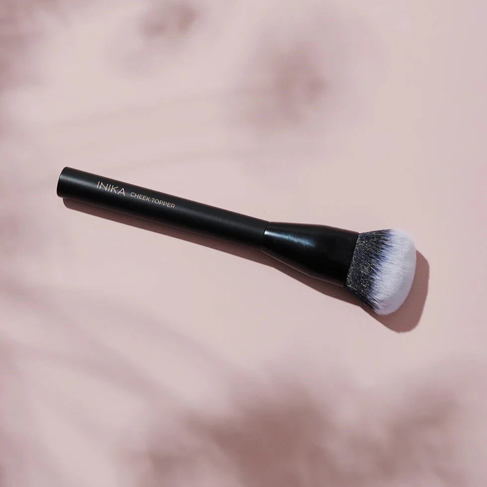 INIKA-CHEECK-TOPPER-BRUSH